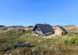 Charmerende feriehus til 4 personer med brændeovn