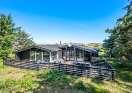 Schönes Ferienhaus mit Pool und Wintergarten