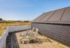 Hus på lyngklædt grund med lukket terrasse og carport (billede 18)