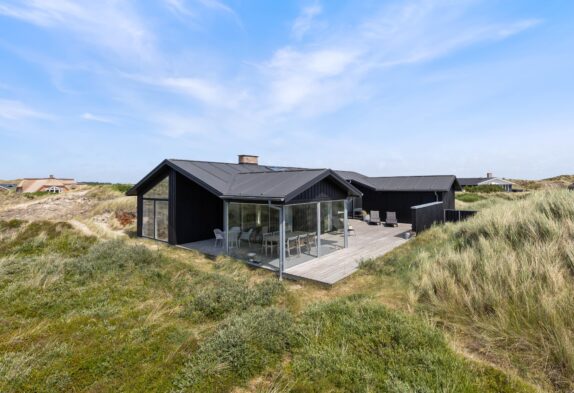 Flot feriehus med panoramaudsigt og sauna kun 250 m fra stranden