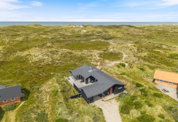 Modernes Ferienhaus mit Panoramablick direkt in den Dünen