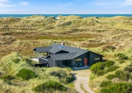 Modernes Ferienhaus mit Panoramablick direkt in den Dünen