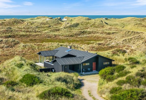 Flot feriehus med panoramaudsigt og sauna kun 250 m fra stranden