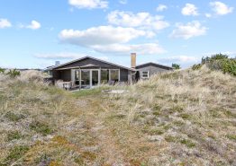 Haus auf Naturgrund mit Aussicht auf die Dünenlandschaft