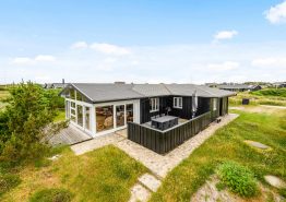 Hübsches und gemütliches Sommerhaus mit Wintergarten