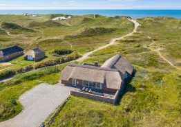 Poolhus til 8 personer ved Houvig – kun 150 meter fra stranden