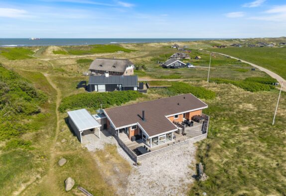 Hyggeligt sommerhus med spa, sauna, udekøkken og lukket terrasse