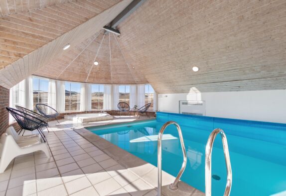 Poolhaus mit Panoramablick auf die Dünenlandschaft