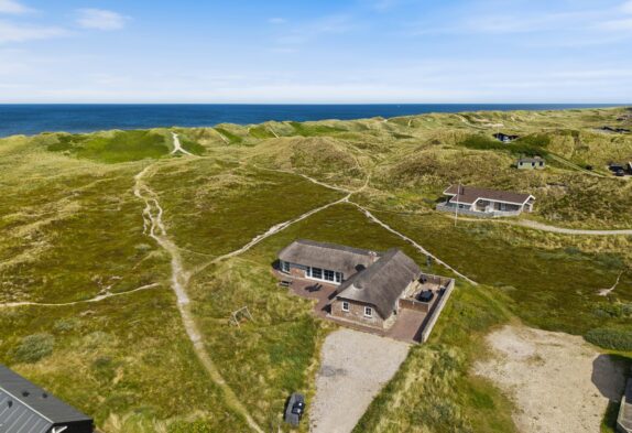 Großes Poolhaus für 8 Personen und 2 Hunde in Houvig