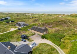 Hyggeligt sommerhus med pool, spa og sauna. Kat. nr.:  J6006, Troldedalen 27;