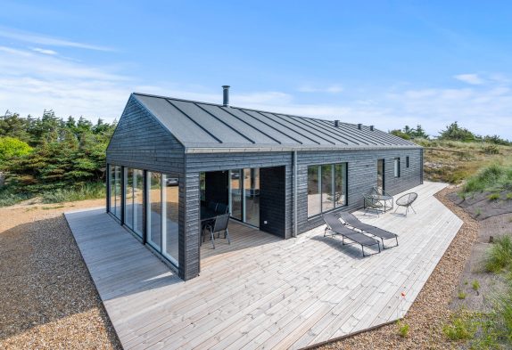 Modernes Ferienhaus mit Sauna – 400m zum Strand
