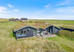 Charmerende, ægte sommerhus stemning, 300 meter fra vandet