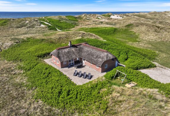 Flot feriehus med stor terrasse, spa og sauna