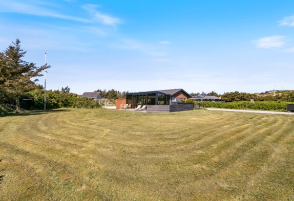 Schönes Ferienhaus mit viel Licht in Houvig, 400 m zum Strand