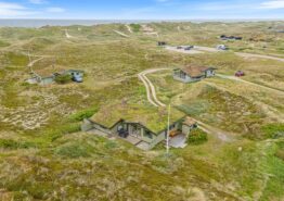 Strandnært feriehus med udestue i Houvig. Kat. nr.:  J6247, Sortebærdalen 61;