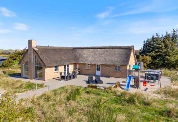 Unikt og smukt sommerhus med sauna, spa og udebruser