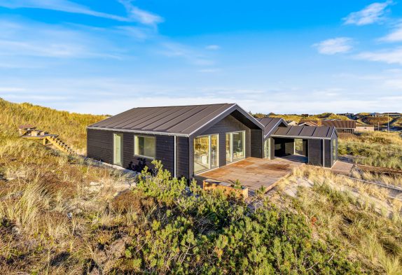 Modernes Ferienhaus nah am Strand mit Außenwhirlpool