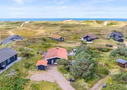 Skønt sommerhus med sauna og udespa tæt på Vesterhavet. Kat. nr.:  J6328, Klitdalen 109;