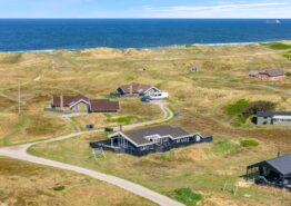 Sommerhus 200 meter fra stranden med spa og sauna i Houvig. Kat. nr.:  J6337, Esebjergvej 30;