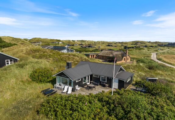 Skandinavisches Ferienhaus inmitten der Dünen