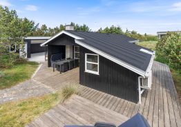 Feriehus med gode terrasser, vildmarksbad og udesauna