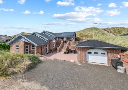 Dejligt sommerhus med spa og sauna – kun 200 meter fra stranden