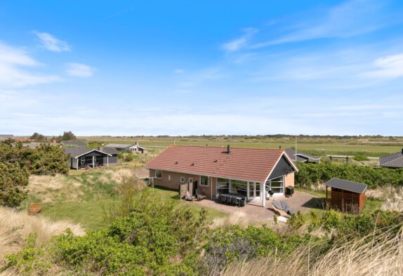 Geräumiges Ferienhaus in Houvig nur 500 Meter zum Strand