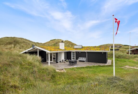 Charmerende sommerhus i Houvig kun 500 meter fra havet