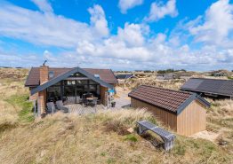 Strandnahes, renoviertes Ferienhaus mit Badetonne und Sauna. Kat. nr.:  J6615, Regnspovedalen 46;