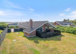 Hyggeligt og velindrettet sommerhus med dejlige udearealer. Kat. nr.:  J6637, Lærkedalen 20;