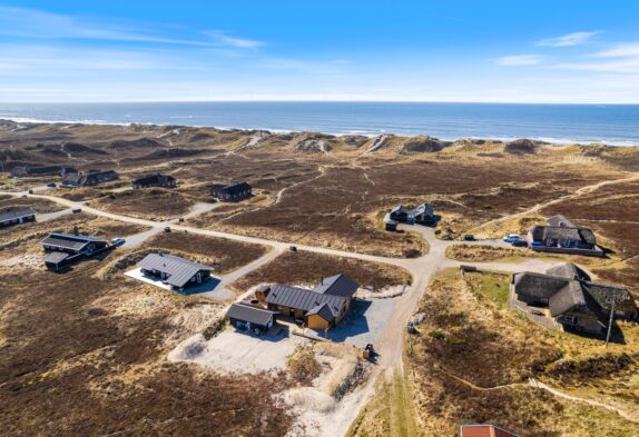 Moderne feriehus med udespa og sauna