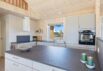 Moderne feriehus med udespa og sauna (billede 4)
