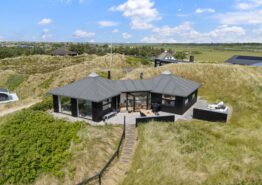 Spannend gestaltetes Ferienhaus mit Panoramablick und Sauna. Kat. nr.:  J6780, Regnspovedalen 26;