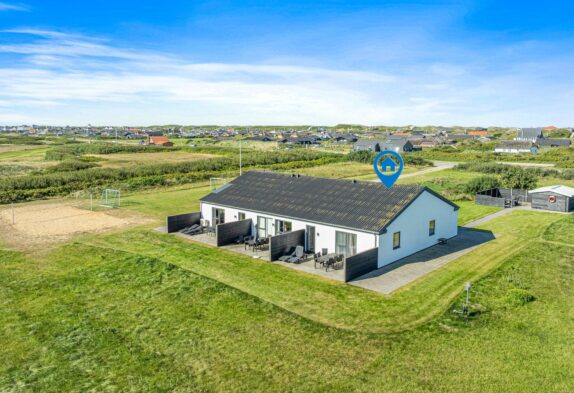 Ferienwohnung im modernem Stil mit Volleyball- und Fußballfeld