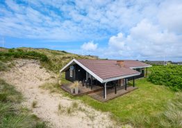 Klassisches Ferienhaus und kleine Perle an der Küste