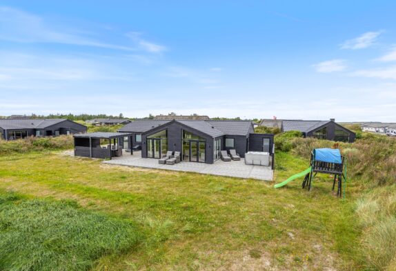 Schönes Ferienhaus mit Aktivitätsraum und Außenwhirlpool