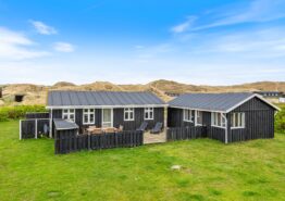 Rummeligt sommerhus i Houvig med anneks