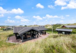 Strandnært sommerhus i Houvig med personlig indretning. Kat. nr.:  JW1318, Regnspovedalen 20;