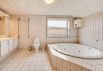 Rummeligt sommerhus i Houvig med spa og sauna (billede 15)