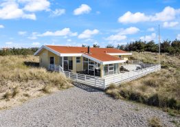 Firestjernet sommerhus i Houvig med romantisk sommerhusidyl