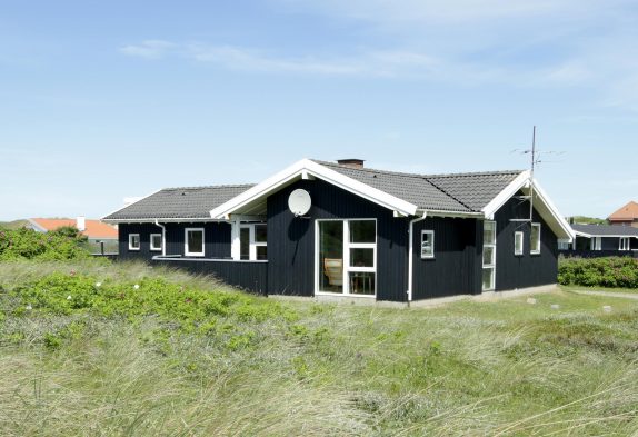 Ferienhaus mit schöner Terrasse dicht an den Dünen