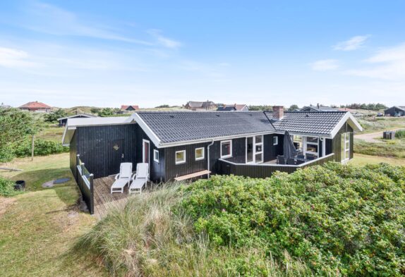 Ferienhaus mit schöner Terrasse dicht an den Dünen