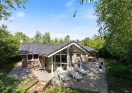 Einladendes Ferienhaus mit Whirlpool und Sauna