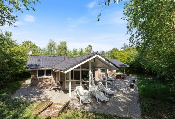 Einladendes Ferienhaus mit Whirlpool und Sauna