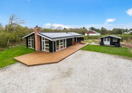 Rummeligt feriehus med spa tæt på golfbane og Søndervig