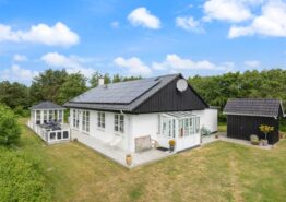 Charmerende og fint feriehus med pavillon og god beliggenhed