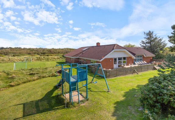 Poolhaus mit Billardtisch in Lodberg Hede