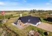 Lyst og nyrenoveret sommerhus 50 meter fra golfbanen (billede 1)