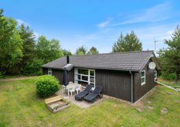 Sommerhus med spabad og sauna i rolige omgivelser