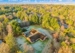 Rummeligt familie-sommerhus med wellness og lukket terrasse. Kat. nr.:  K6372, Risbjergvej 2;